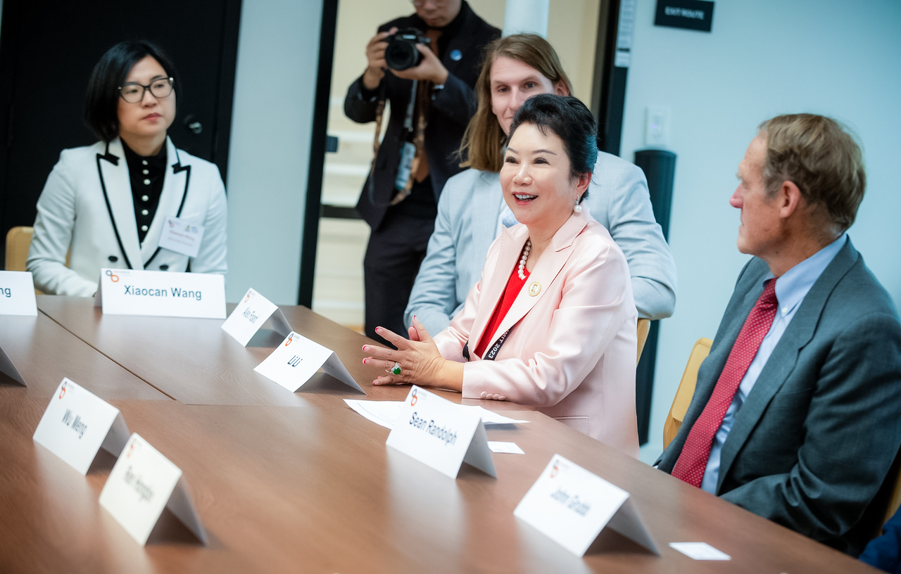 NG电子游戏集团董事局李俐加入贸促会活动